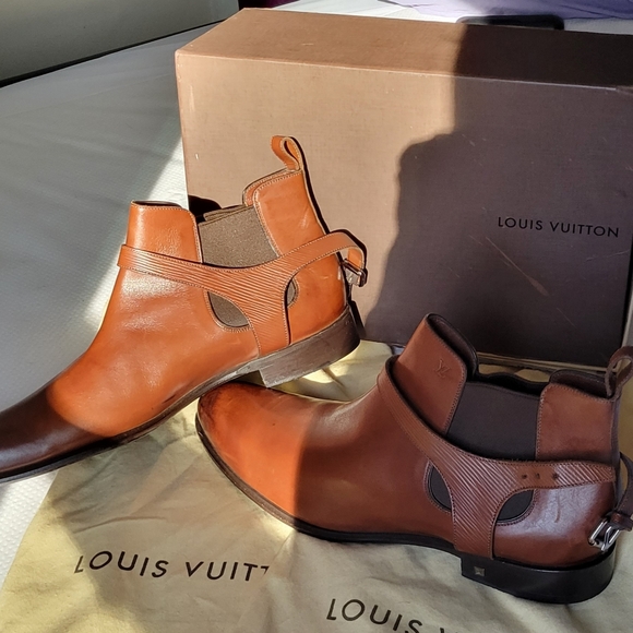 COPY - Louis Vuitton Men's Greenwich Boot - Picture 4 of 4